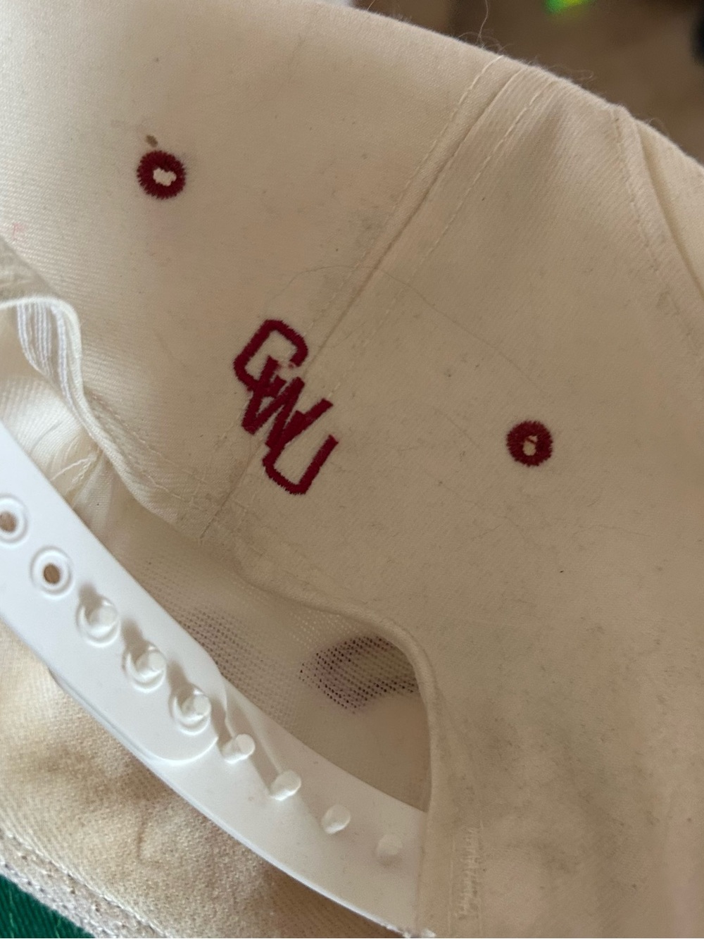 Cincinnati reds Two-Tone Cream and Maroon Baseball Cap with Embroidered C #96 - Picture 5 of 7